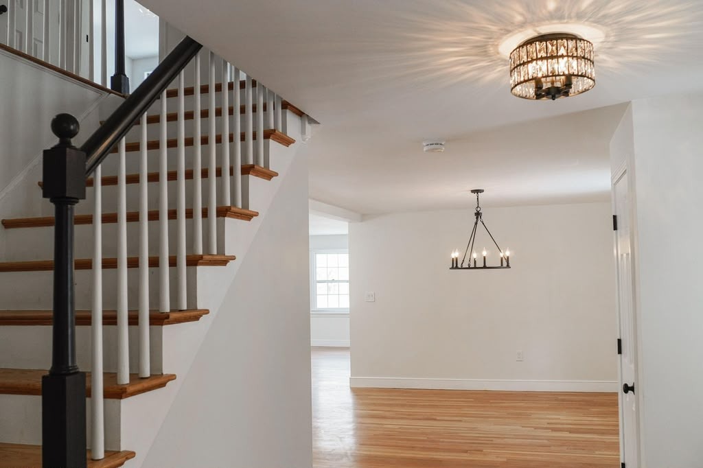 Custom curved staircase craftsmanship by Sypriano Construction